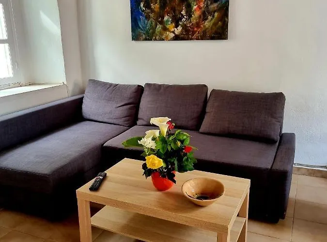 Kozas Art House, Sými